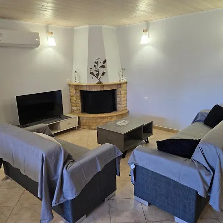 Diamando's Maisonette *